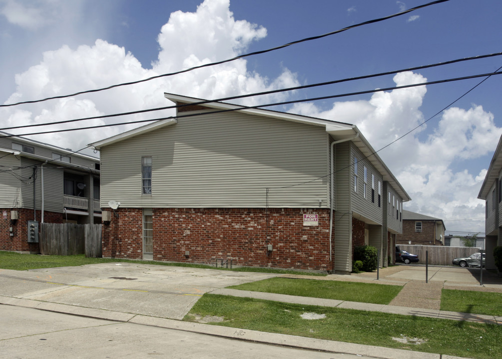 2500 Idaho Ave in Kenner, LA - Foto de edificio