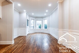 2509 W Diversey Ave, Unit 1A in Chicago, IL - Building Photo