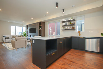 866 Woodroffe Av in Ottawa, ON - Building Photo - Interior Photo