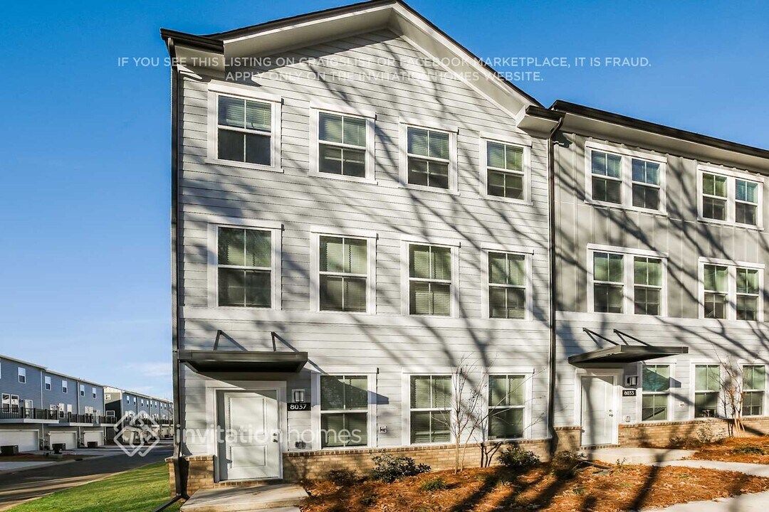 8037 Roest Ln in Charlotte, NC - Building Photo