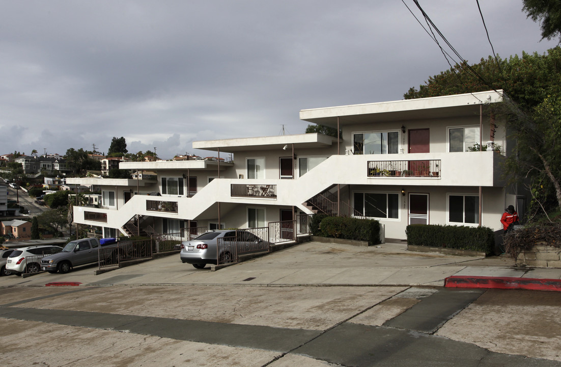 1682-1696 Puterbaugh St in San Diego, CA - Building Photo