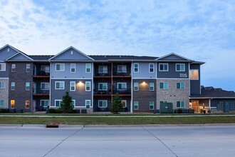 Autumn Ridge Apartments - Casual Spaces. L... in Waukee, IA - Foto de edificio - Building Photo