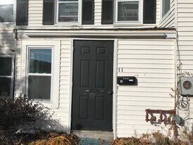 11 Shirley St, Unit 1 in Ayer, MA - Building Photo