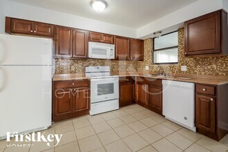 1865 Waybridge Ln in Fenton, MO - Building Photo - Building Photo