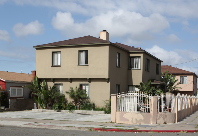 4871-4883 Trojan Ave in San Diego, CA - Building Photo - Building Photo