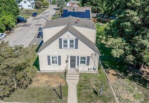 121 Central Ave in Johnston, RI - Building Photo