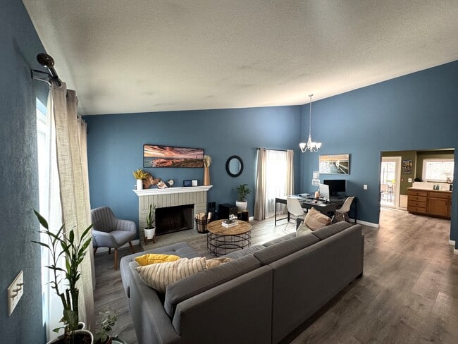 3120 Camino Aleta in San Diego, CA - Foto de edificio - Building Photo