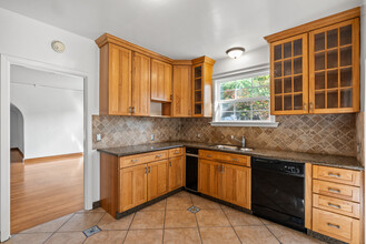 58 E 39th Ave in San Mateo, CA - Building Photo - Building Photo