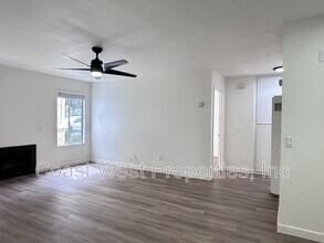 3539 Roosevelt St in Carlsbad, CA - Foto de edificio - Building Photo