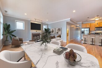 633 E Bowen Ave in Chicago, IL - Building Photo - Building Photo