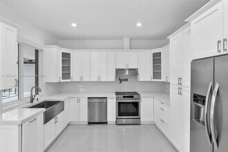 6402 SW 93rd Pl in Miami, FL - Building Photo - Building Photo