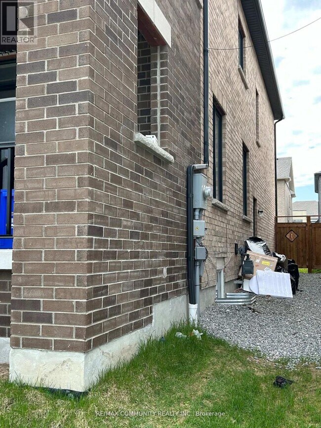 133 Micklefield Ave in Whitby, ON - Building Photo - Building Photo