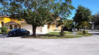 6743 SW 163rd Pl in Miami, FL - Foto de edificio - Building Photo