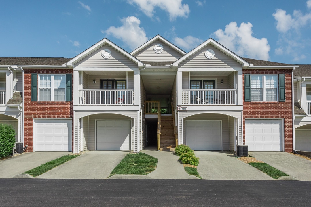 Steeplechase Apartments in Bloomington, IN - Building Photo