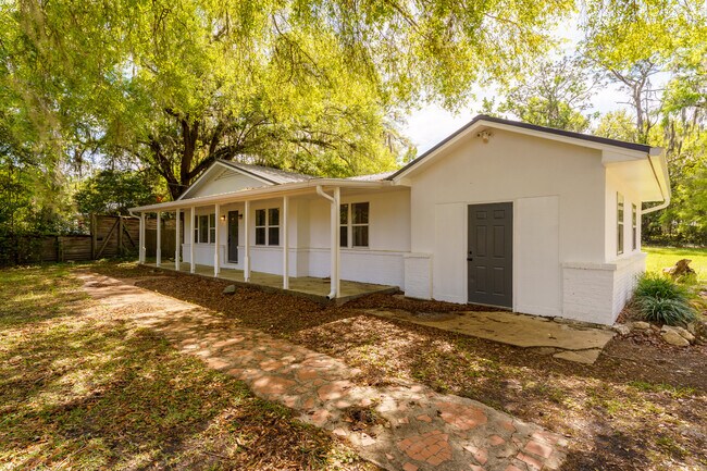 181 E Center St in Perry, FL - Foto de edificio - Building Photo