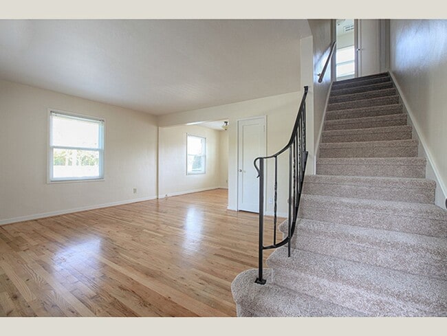 1758 SW Marlow Ave-Unit -012 in Portland, OR - Building Photo - Building Photo