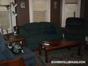 243 Summer St, Unit 1 in Somerville, MA - Foto de edificio - Building Photo