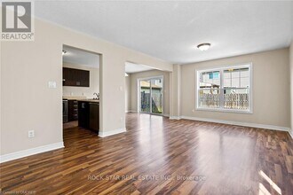 8 Chicory Cresent in St Catharines, ON - Building Photo - Building Photo