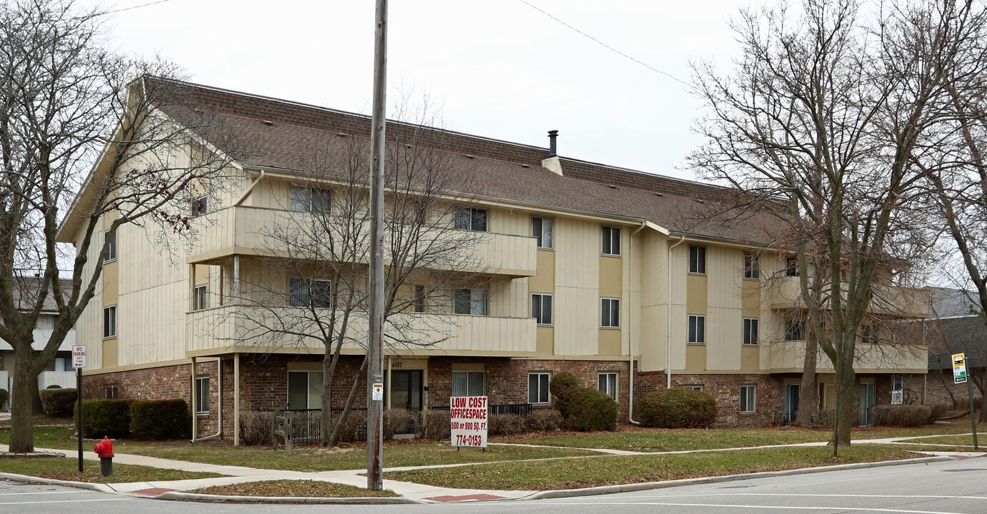 4051 S Packard St in St. Francis, WI - Building Photo