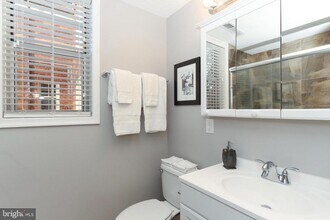 1800 Queens Ln in Arlington, VA - Building Photo - Building Photo