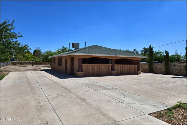 528 Liahona Dr in Socorro, TX - Building Photo - Building Photo