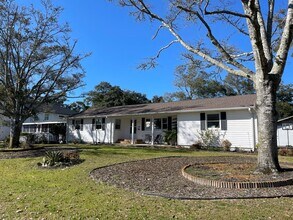 215 NE 63rd St in Oak Island, NC - Building Photo - Building Photo