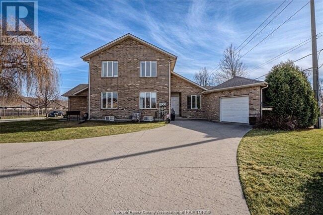 1708 Banwell Rd