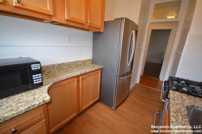 1788 Beacon St, Unit 6A in Brookline, MA - Building Photo - Building Photo