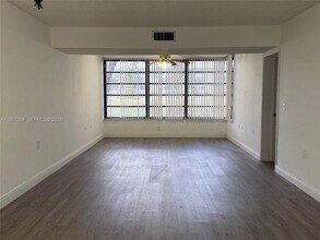 1705 Whitehall Dr in Davie, FL - Building Photo - Building Photo