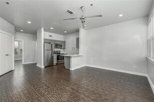 2330 Kirby St in Dallas, TX - Building Photo