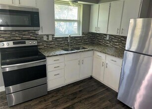 410 S College Dr in Keene, TX - Building Photo - Building Photo