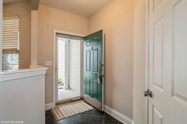 150 Hidden Pond Cir in Aurora, IL - Building Photo - Building Photo