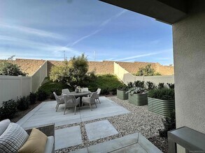 2186 Tributary Dr in Chula Vista, CA - Foto de edificio - Building Photo