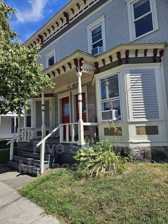 206-208-208 N Champlain St in Burlington, VT - Building Photo
