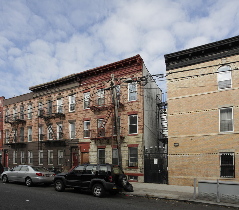 1689 Sterling Pl in Brooklyn, NY - Foto de edificio