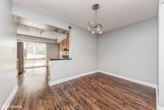 5511 Chateau Dr in Rolling Meadows, IL - Building Photo - Building Photo