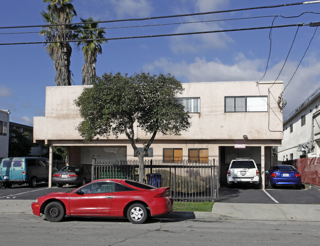 14690 Hubbard St in Sylmar, CA - Building Photo - Building Photo