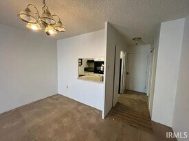 1100 Erie Ave, Unit 605 in Evansville, IN - Building Photo