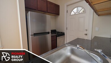 3732 N Pine Grove Ave, Unit 3724-1N in Chicago, IL - Building Photo - Building Photo