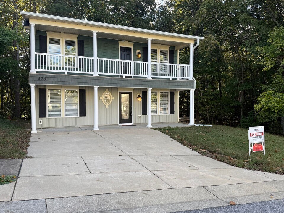 4261 Dalcross Rd in Raleigh, NC - Foto de edificio