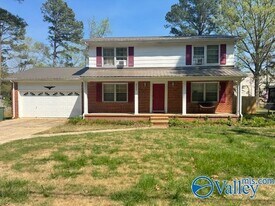 6604 Robinhood Ln NW in Huntsville, AL - Building Photo
