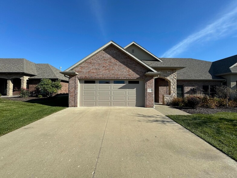 1008 Marcassin Dr in Columbia, MO - Building Photo