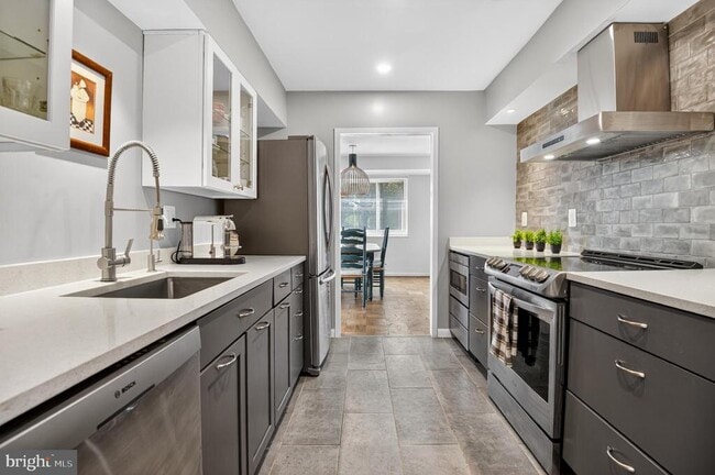 5100 Dorset Ave in Bethesda, MD - Building Photo - Building Photo