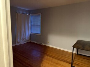 4823 Grove St, Unit 1 W in Skokie, IL - Building Photo - Building Photo