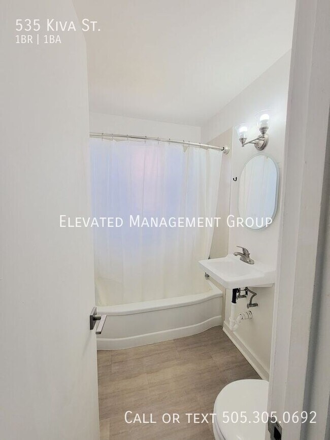 535 Kiva St in Los Alamos, NM - Foto de edificio - Building Photo