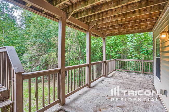 930 Willow Hollow Dr in Dacula, GA - Foto de edificio - Building Photo