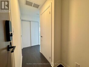 4015 The Exchange in Mississauga, ON - Building Photo - Building Photo