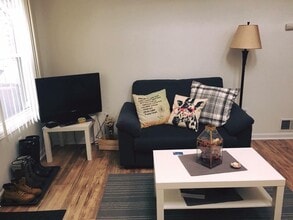 2740 S Hacker Rd, Unit 2740 in Brighton, MI - Foto de edificio - Building Photo