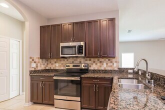 1510 Mira Lago Cir in Ruskin, FL - Building Photo - Building Photo