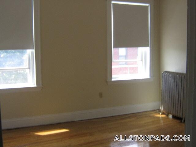 1197 Commonwealth Ave in Boston, MA - Foto de edificio - Building Photo